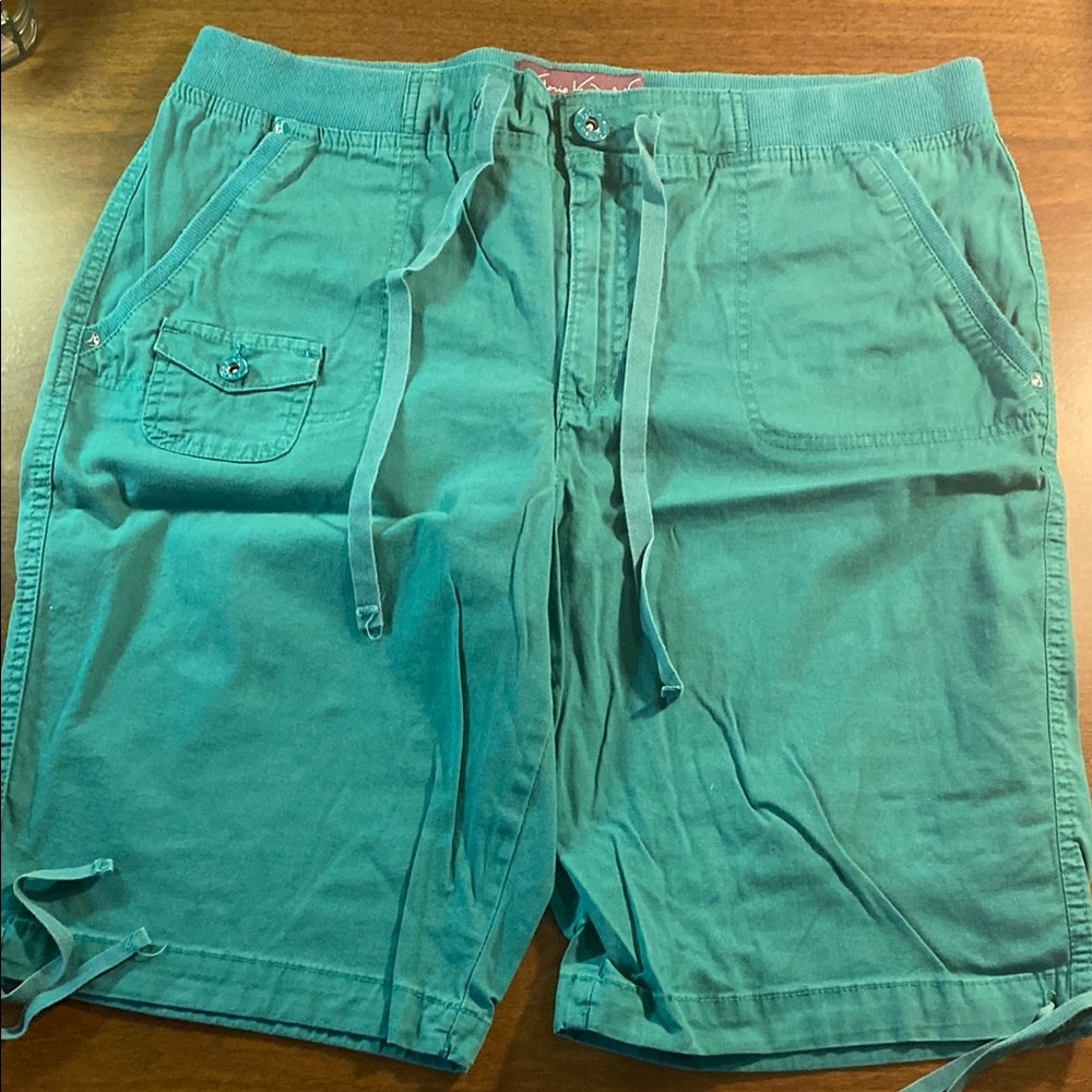 Gloria Vanderbilt Green Cargo Shorts with Drawstring Waist